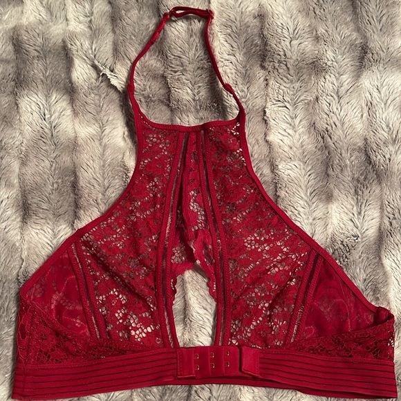 Victoria’s Secret Keyhole Halter Bra - Picture 2 of 2